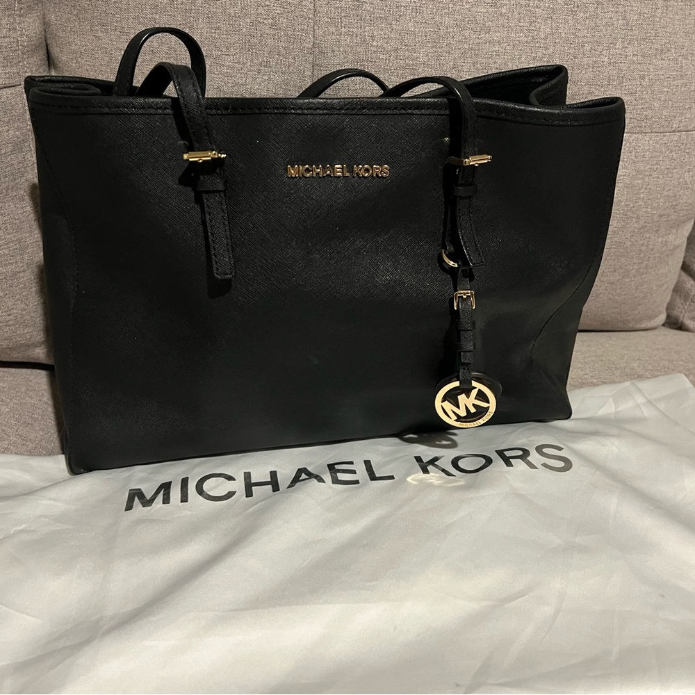 Authentic Michael Kors cross grain leather tote bag.